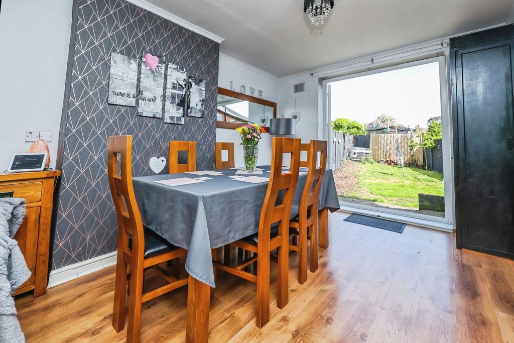 Property photo 3 of 17 Dining Room