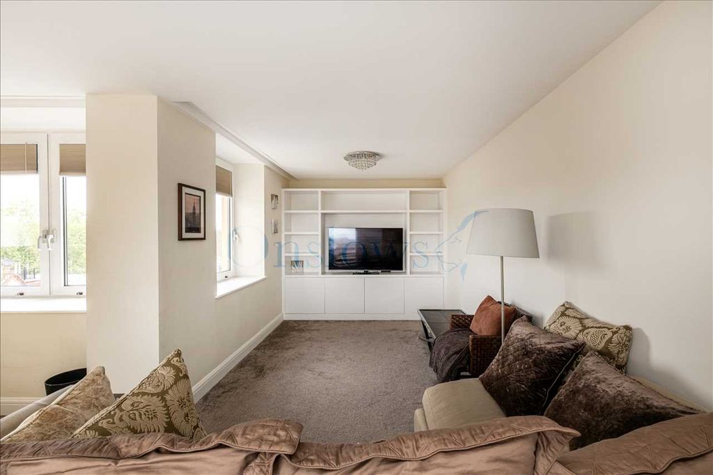 Property photo 2 of 12 Lounge