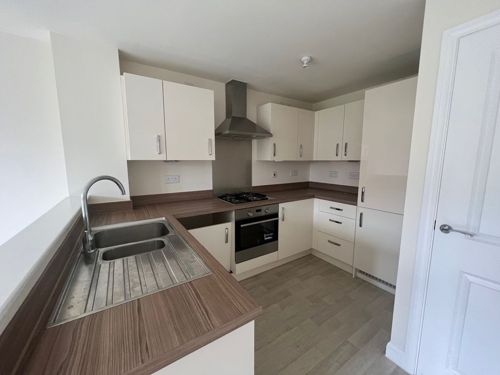 Property photo 3 of 6 Kitchen