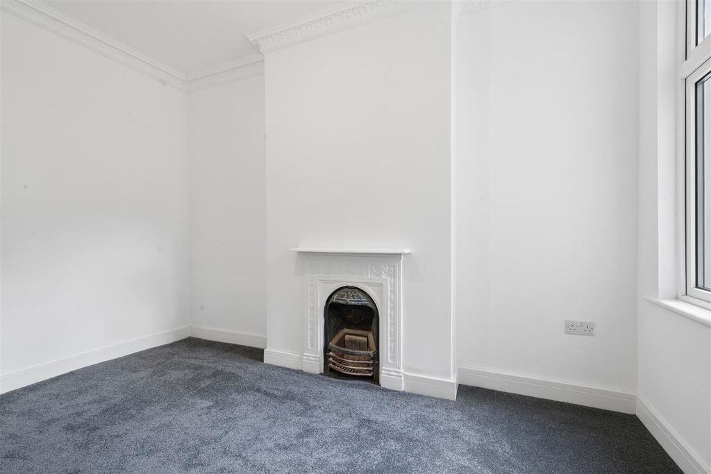 Property photo 3 of 20 41 Gilbey Road, London Bedroom 1.Jpg