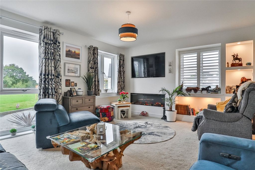 Property photo 2 of 20 Living Room