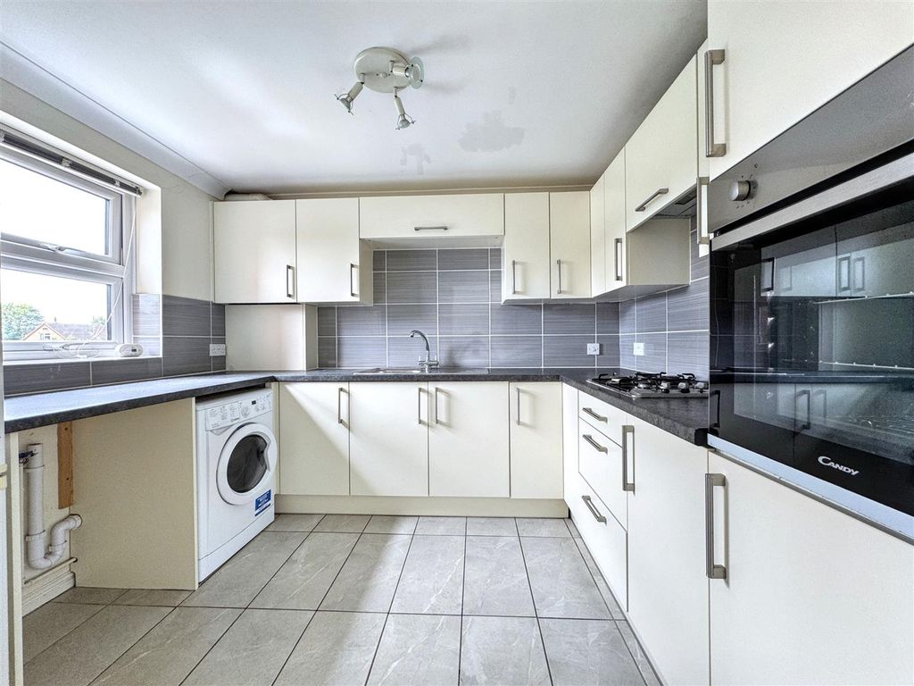 Property photo 2 of 8 Kitchn Marl45.Jpg