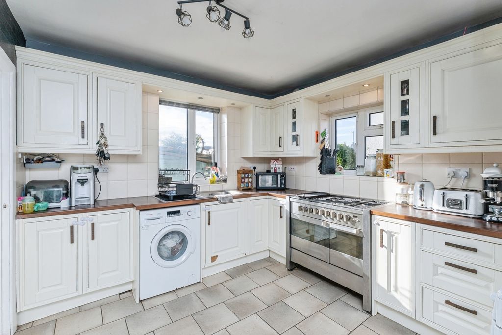 Property photo 3 of 17 Photo