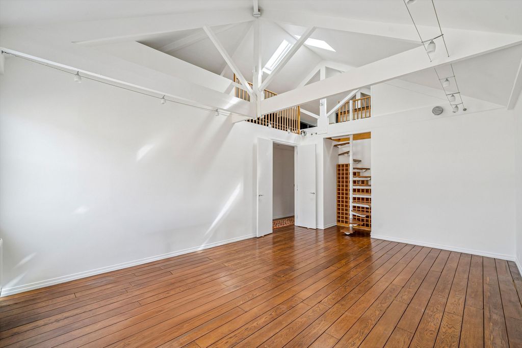 Property photo 1 of 18 Image