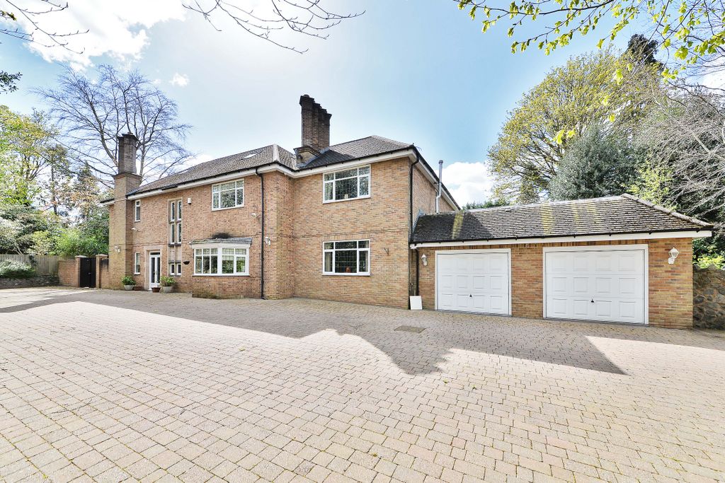 Property photo 1 of 32