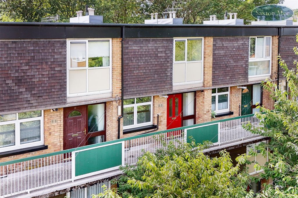 Property photo 1 of 18 Park View - Front Dr442.Jpg