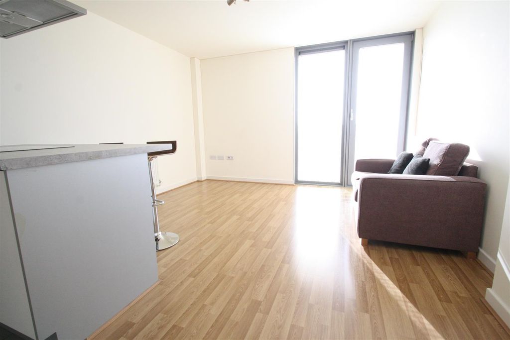 Property photo 1 of 8 Living Space