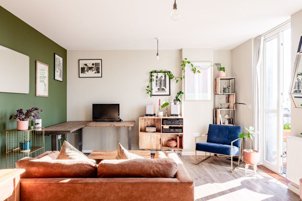 Property photo 2 of 10 Maypole Court E3