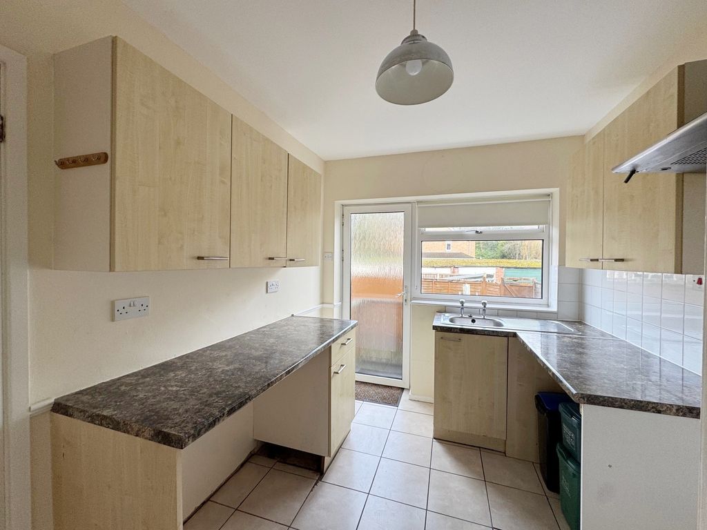 Property photo 3 of 10 Kitchen