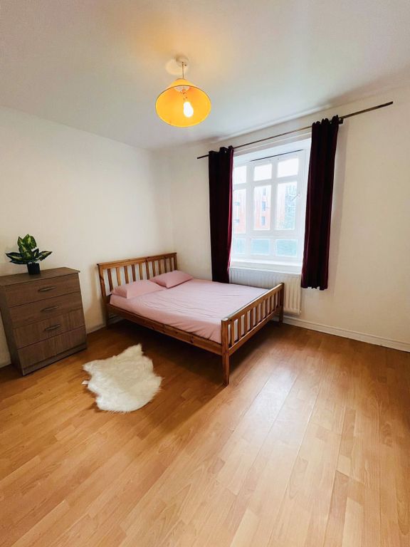 Property photo 1 of 10 Bedroom