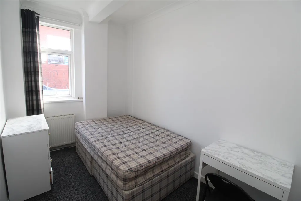 Apartment in Cardiff, Maindy, Cathays - View 3
