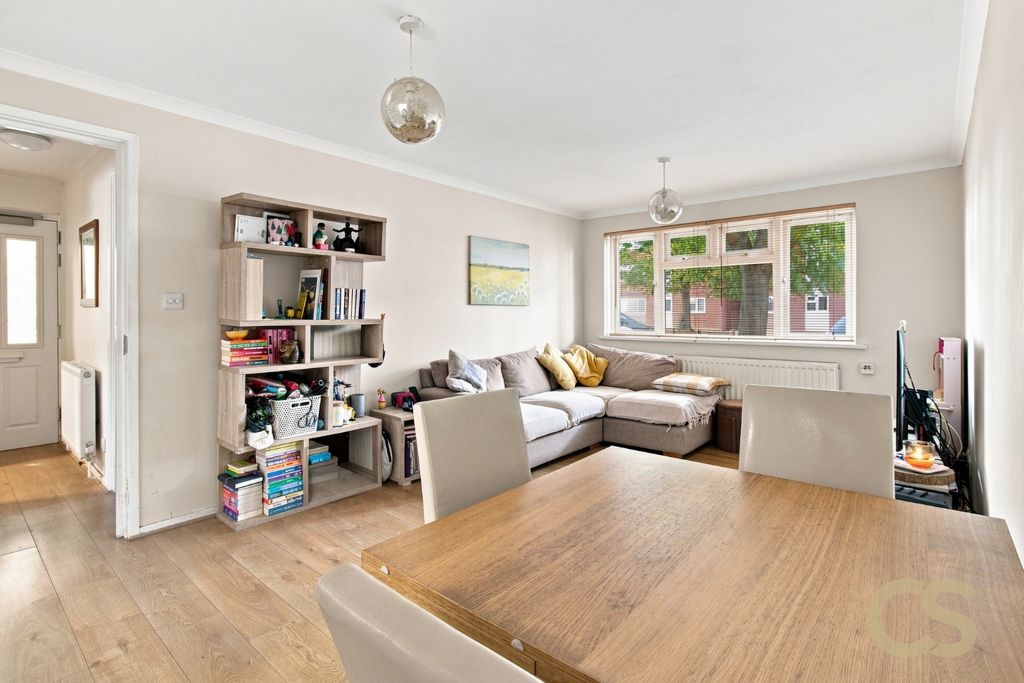 Property photo 3 of 14 5373662