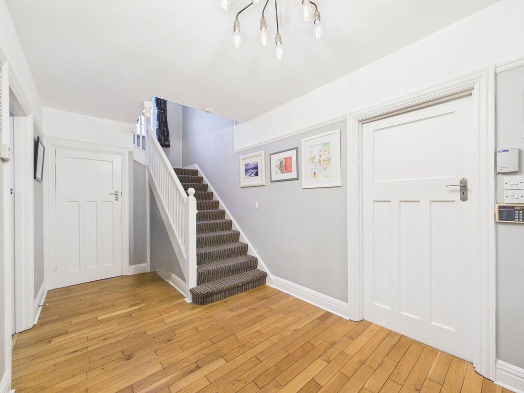 Property photo 3 of 37