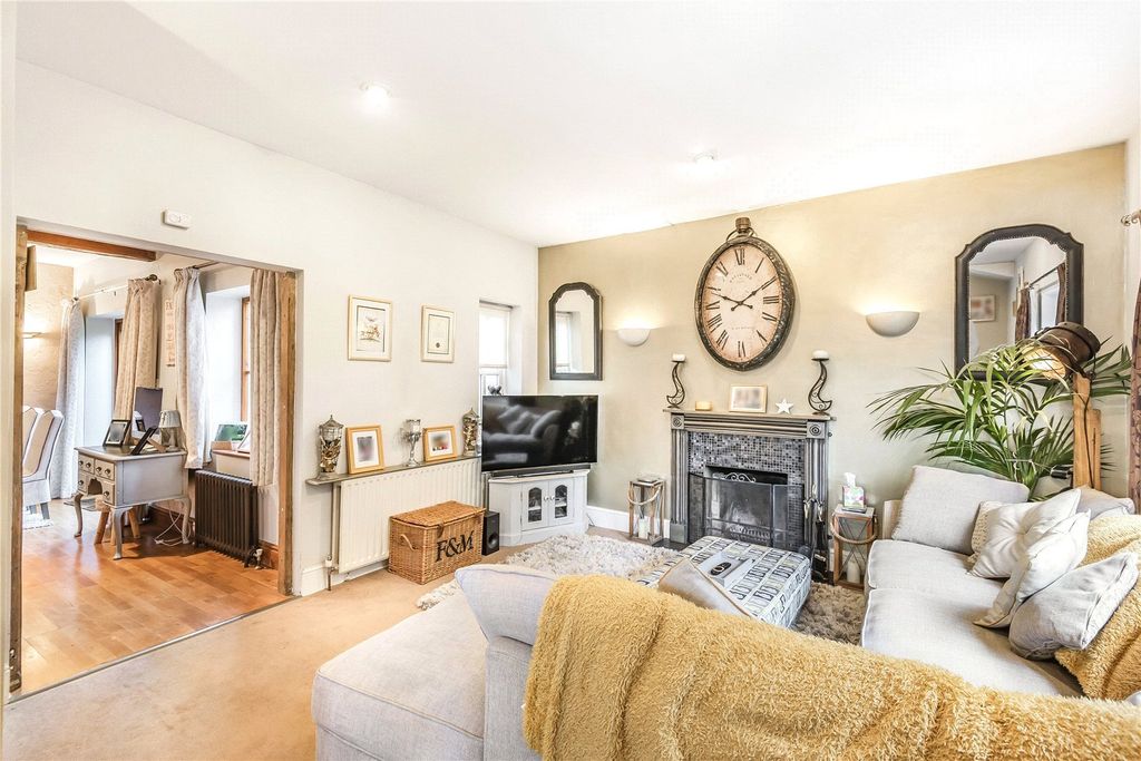 Property photo 2 of 10 Sitting Room