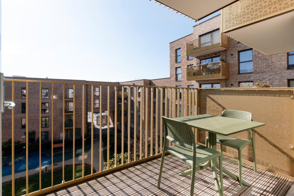Property photo 2 of 9 F12 5 Selbourne Avenue Ph7.Jpg