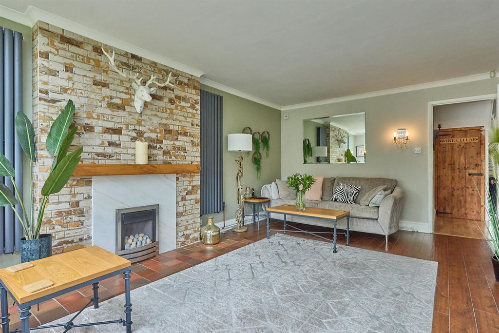 Property photo 2 of 22 Laneside Drive_17.Jpg