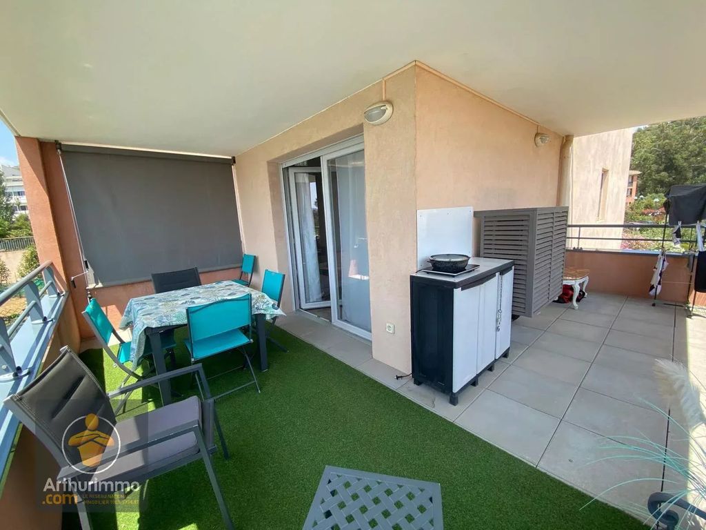 Property photo 1 of 9 Spacious 3-Room Apartment With Terrace In Bormes-Les-Mimosas
