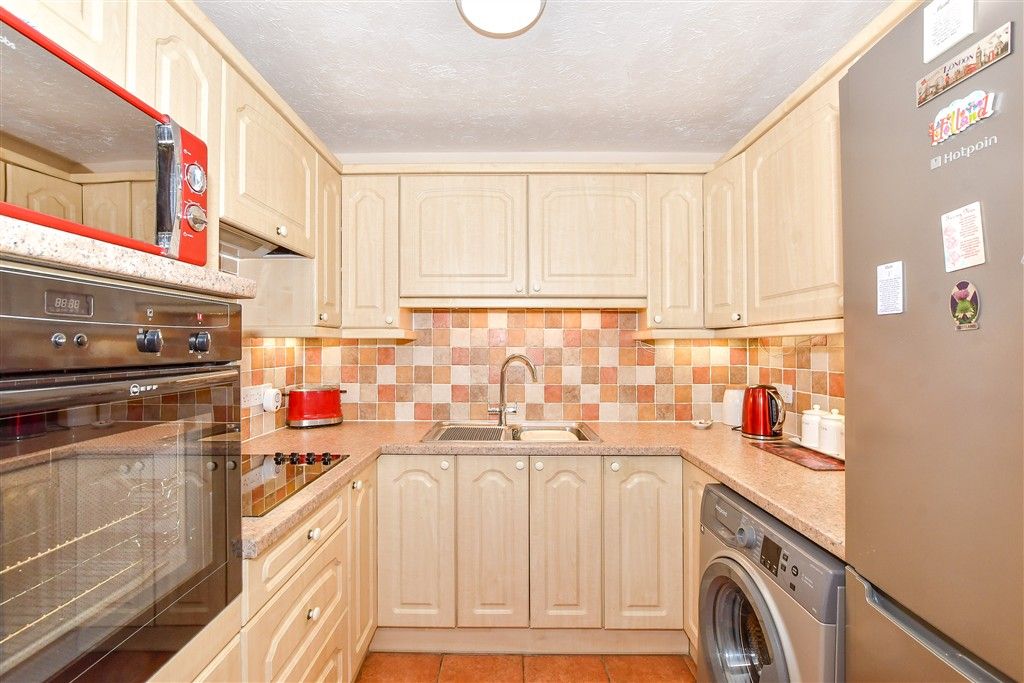 Property photo 3 of 7 Kitchen