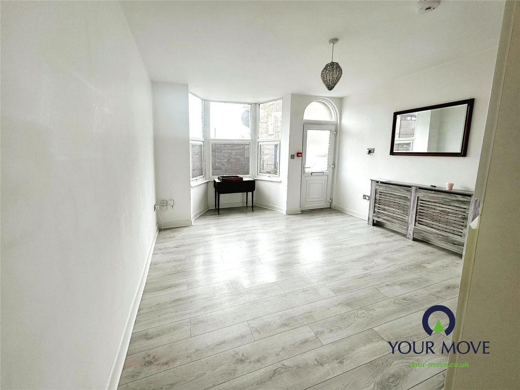 Property photo 2 of 6 Picture No. 15