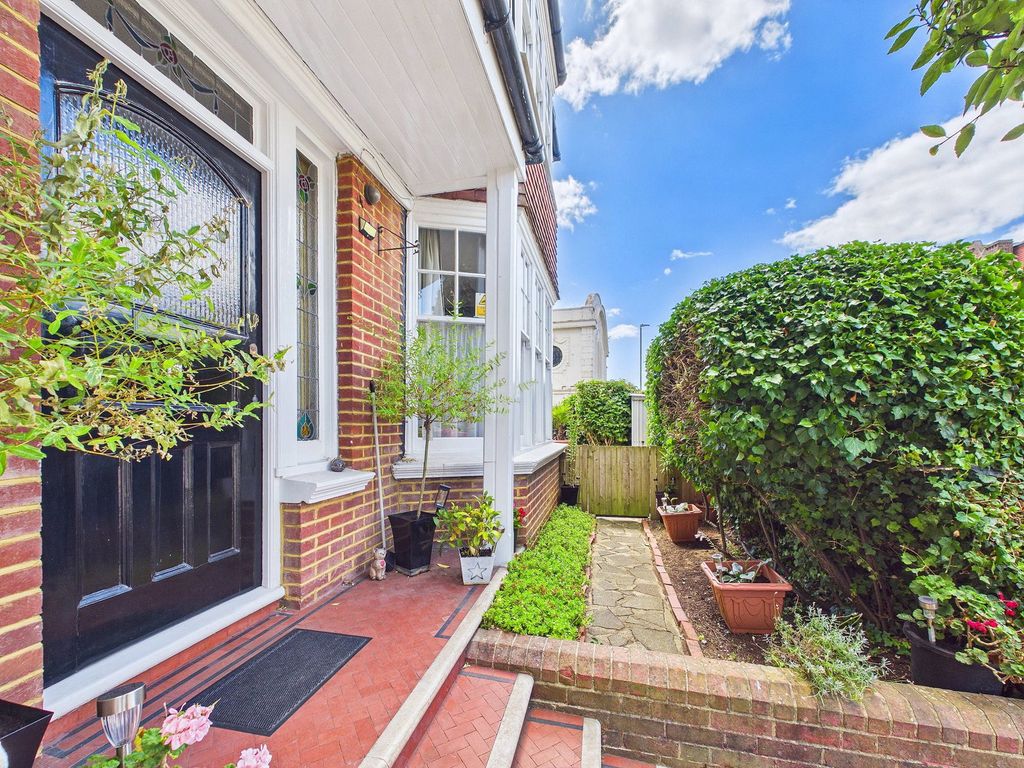 Property photo 1 of 16
