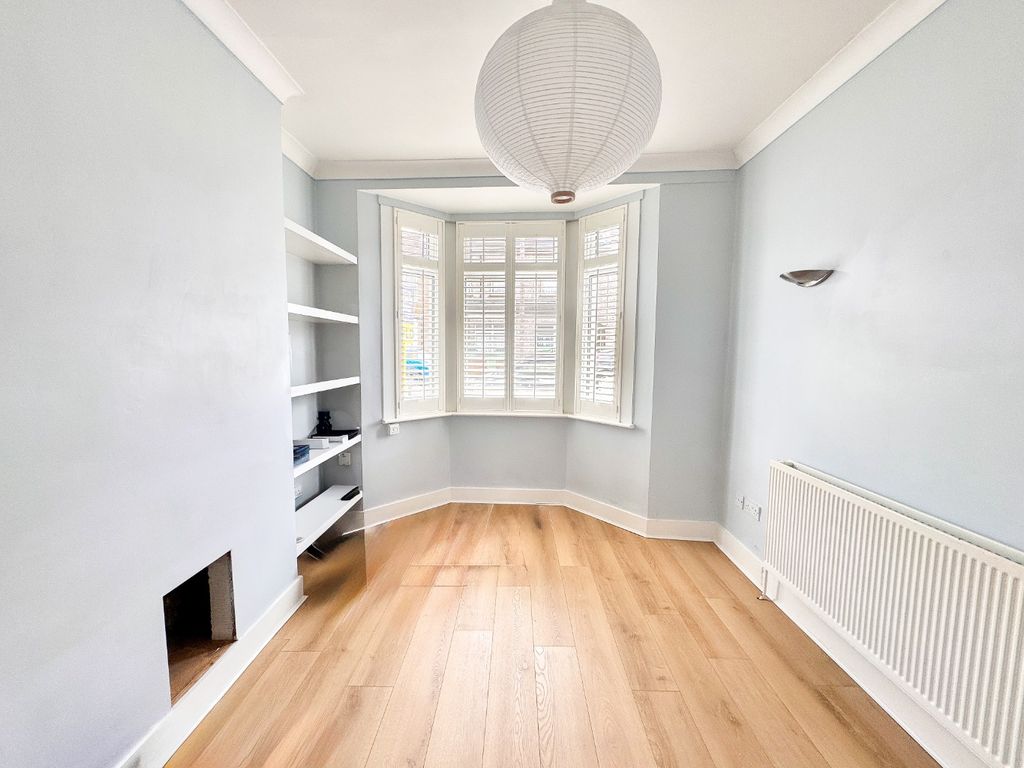 Property photo 2 of 16 4511683