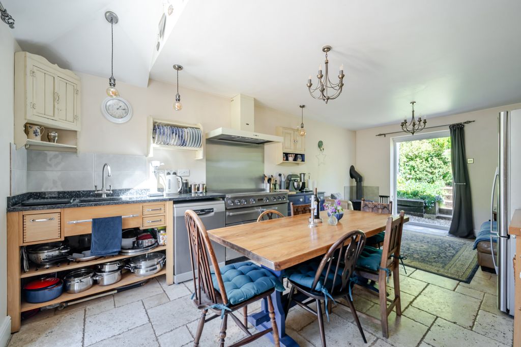 Property photo 2 of 33