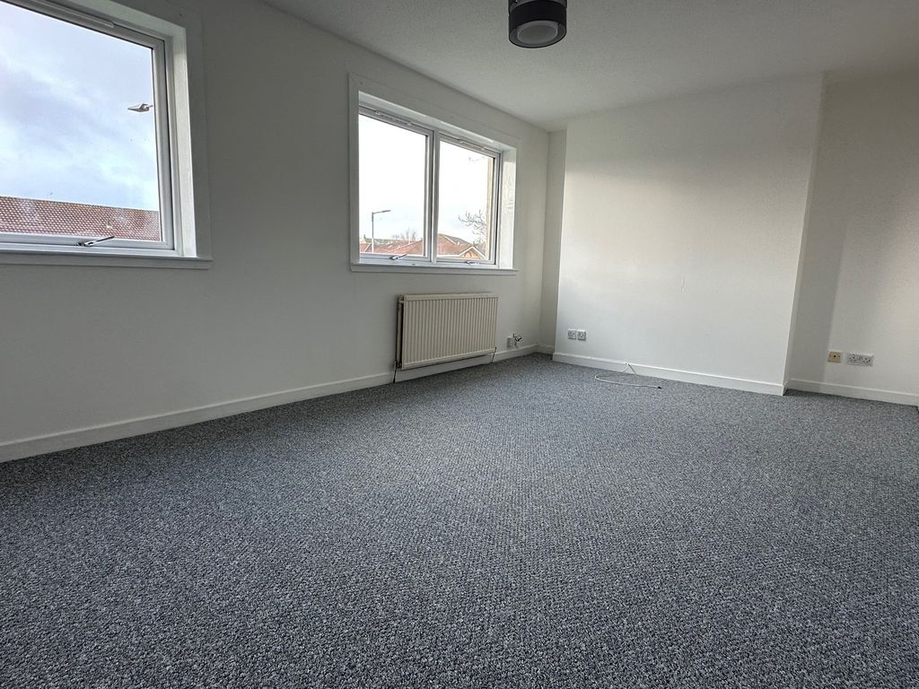 Property photo 3 of 7 Lounge