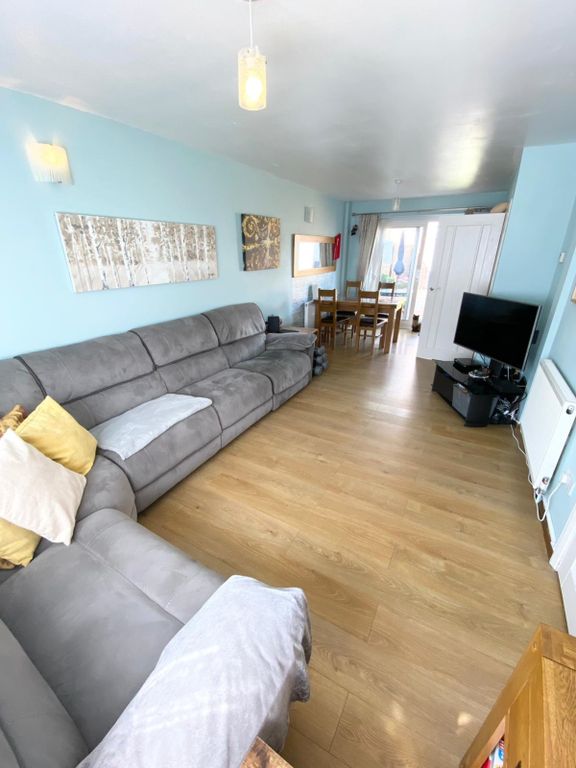 Property photo 3 of 17 3 Lounge