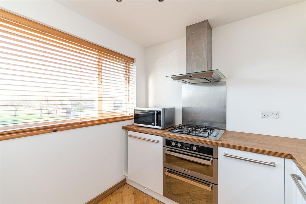 Property photo 3 of 10 B991c818-F162-4d9A-B6cd-Cf2626136991.Jpeg