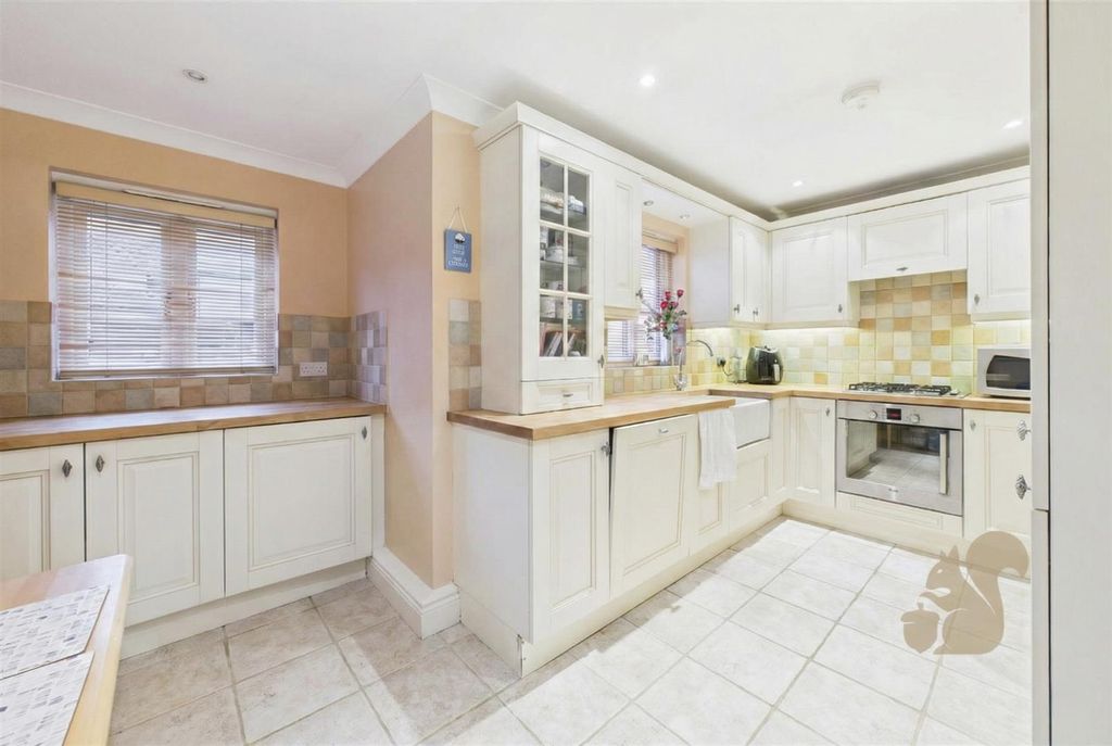 Property photo 2 of 12 Kitchen