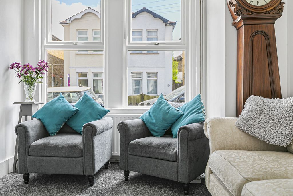 Property photo 2 of 22