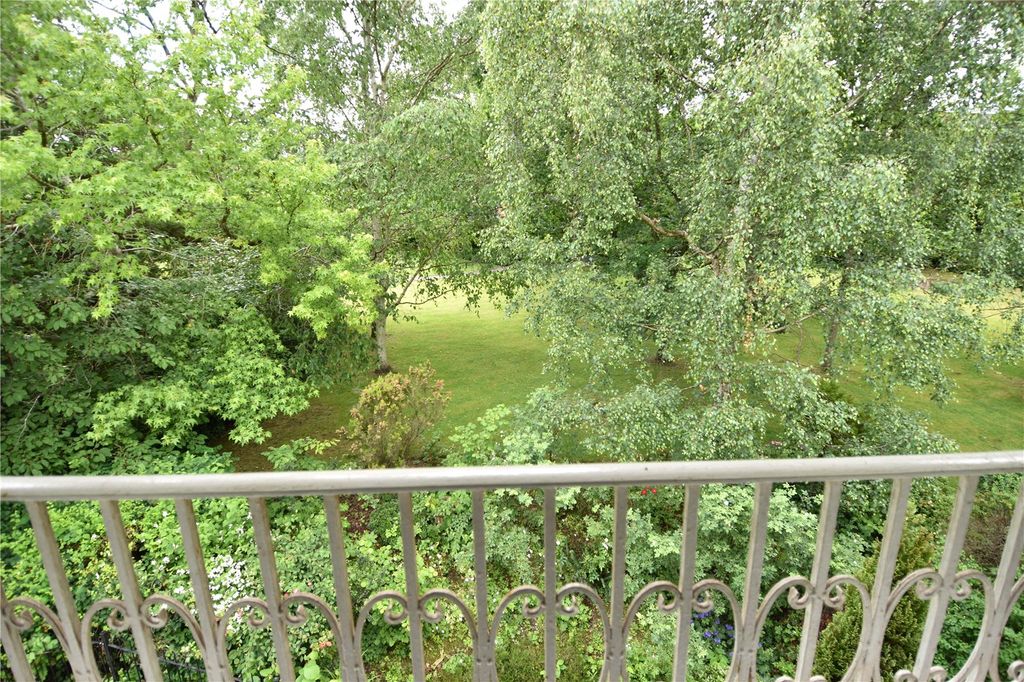 Property photo 3 of 29 Picture No. 05