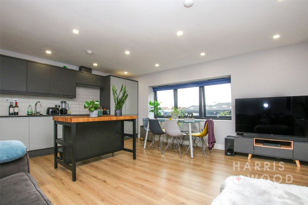 Property photo 2 of 14 Picture No. 12