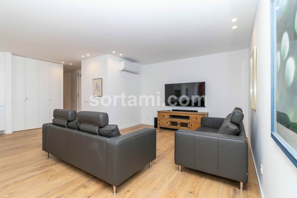 Property photo 3 of 32