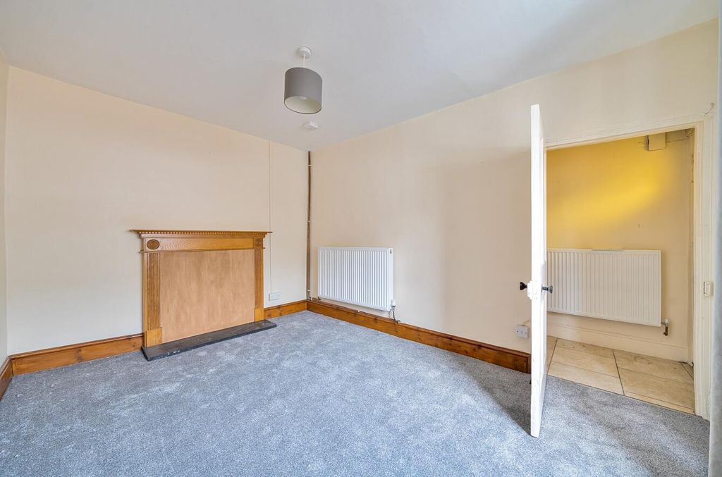 Property photo 3 of 14 Bampton Seddons