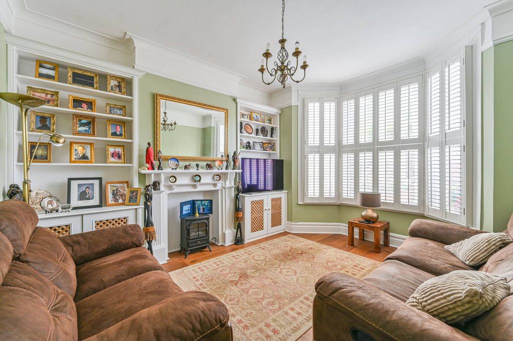 Property photo 2 of 26