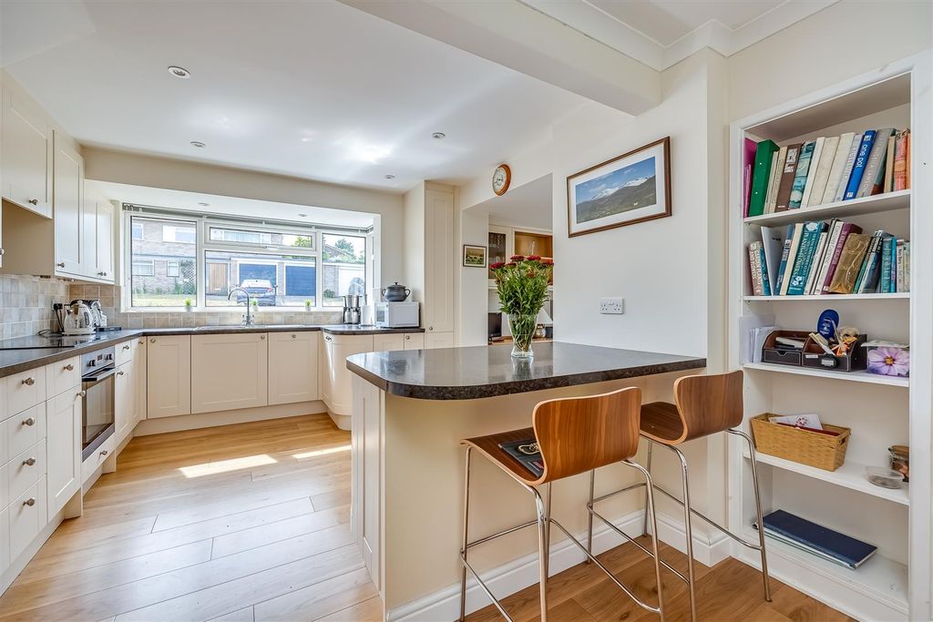 Property photo 3 of 30 House-Great-Ellshams-Banstead-116.Jpg
