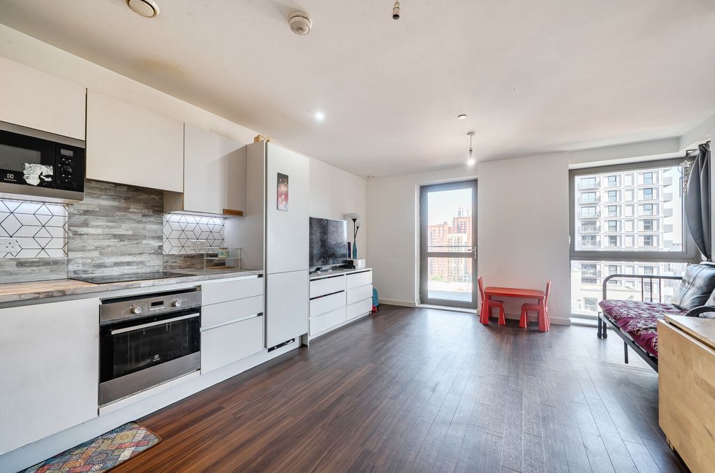 Property photo 2 of 21 1448959-1-69E8Cde...