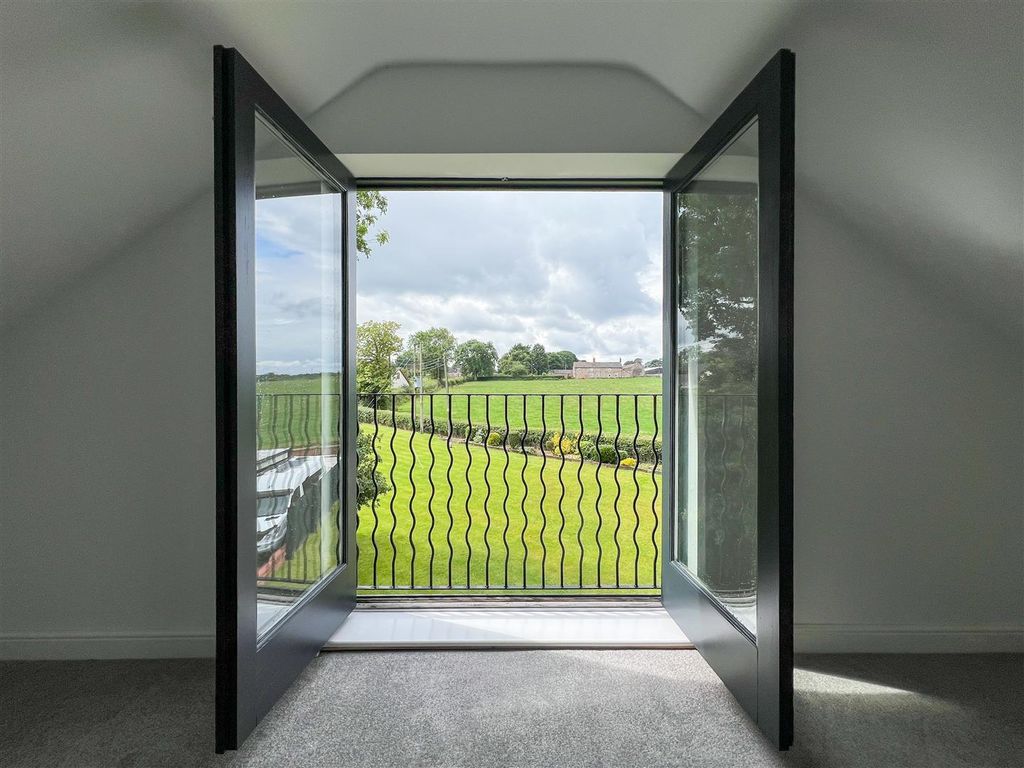 Property photo 2 of 51 Loft Room One