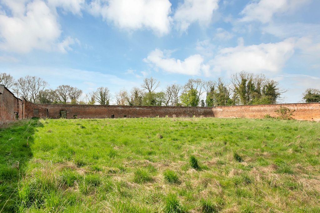 Property photo 2 of 21 Image