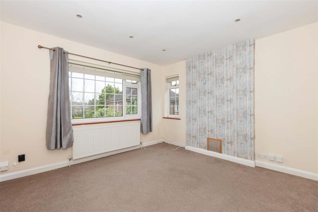 Property photo 3 of 9 Fairoak_1.Jpg