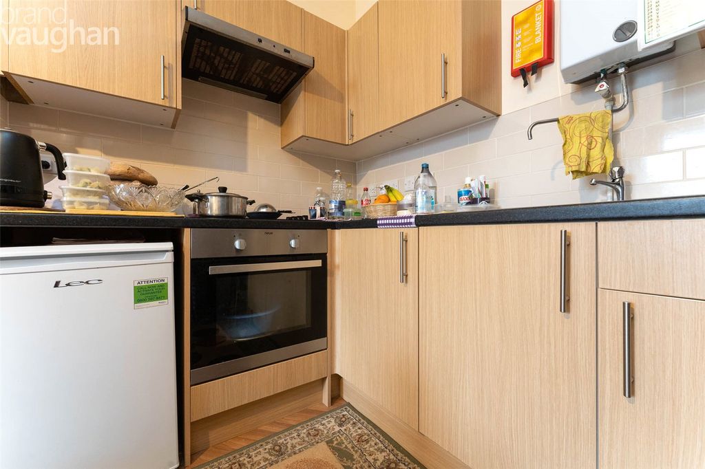 Property photo 3 of 6 Kitchen