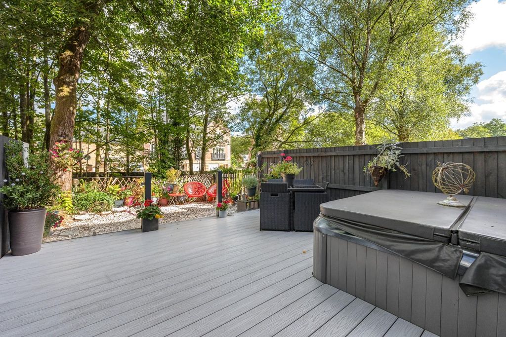Property photo 2 of 28 58 Threadfold Way External-5.Jpg