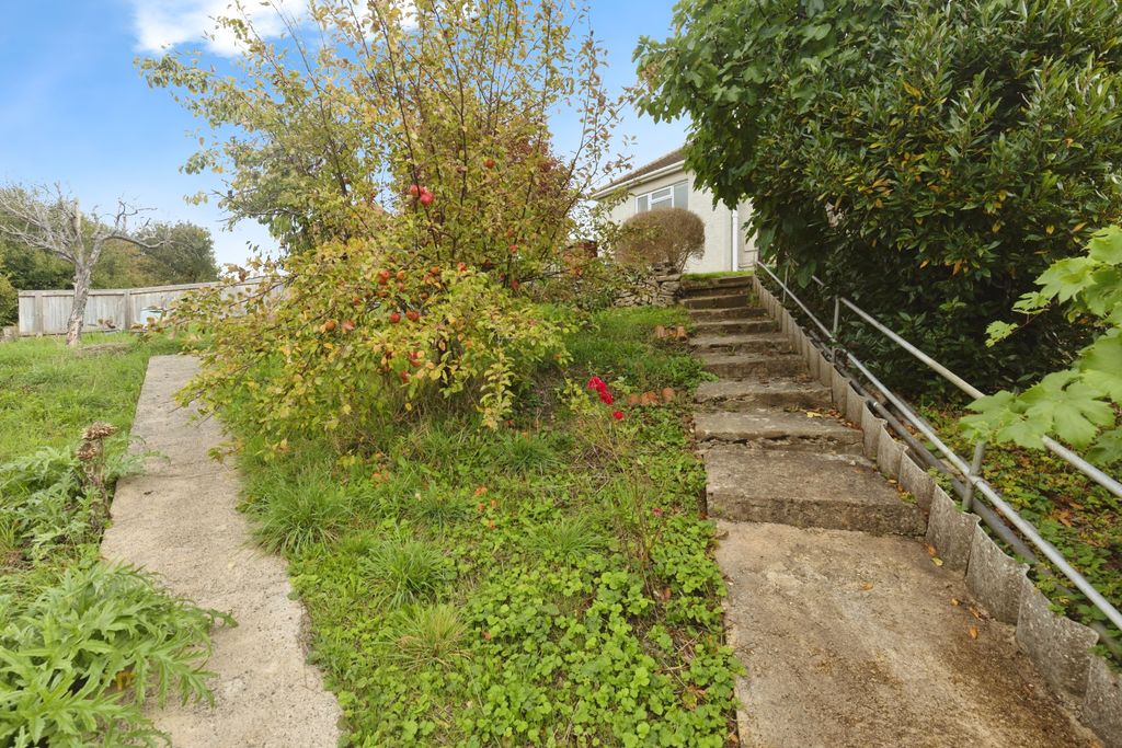 Property photo 2 of 16 Gardens