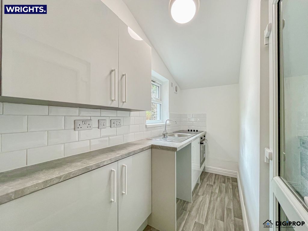 Property photo 3 of 18 Kitchen