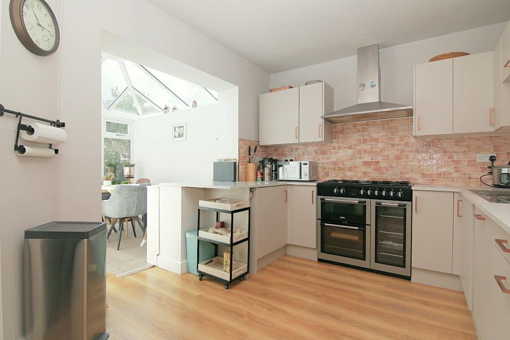 Property photo 3 of 20 Kitchen