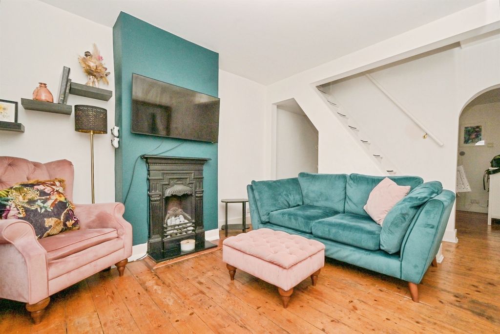Property photo 3 of 17