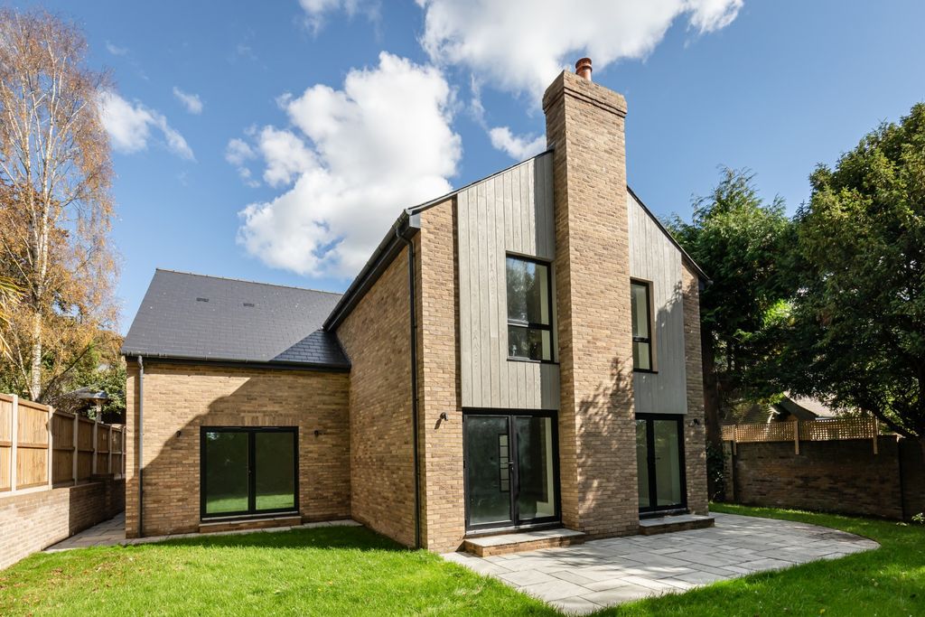 Property photo 1 of 26