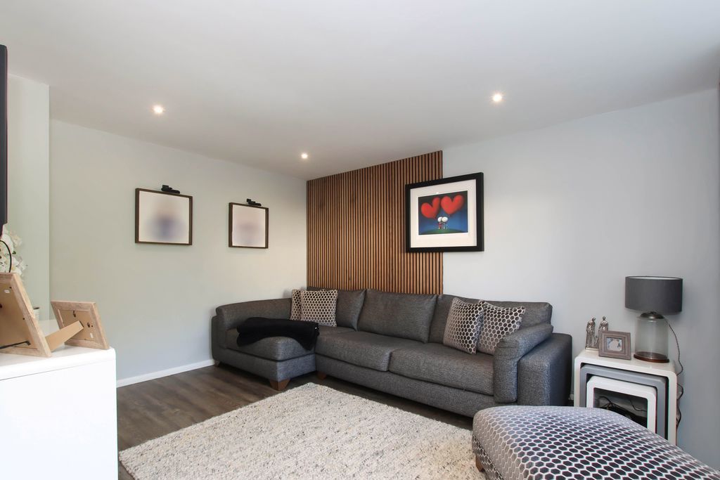 Property photo 3 of 18 Photo 17