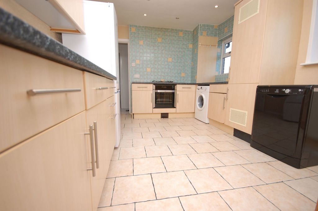 Property photo 2 of 7 Kitchen